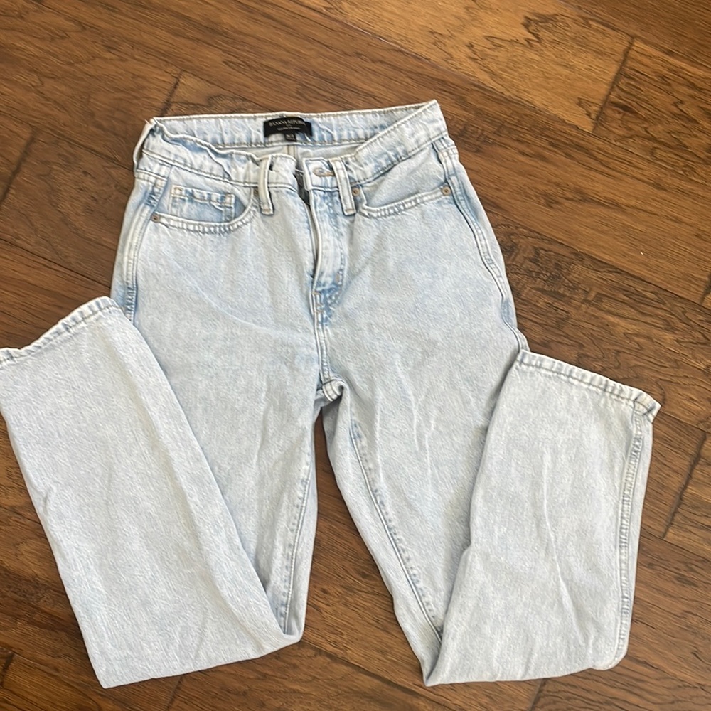 Women’s Banana Republic light wash, jeans, size 2 short